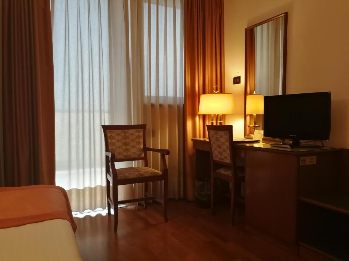 Hotel Marconi Ponte San Nicolò Exteriör bild